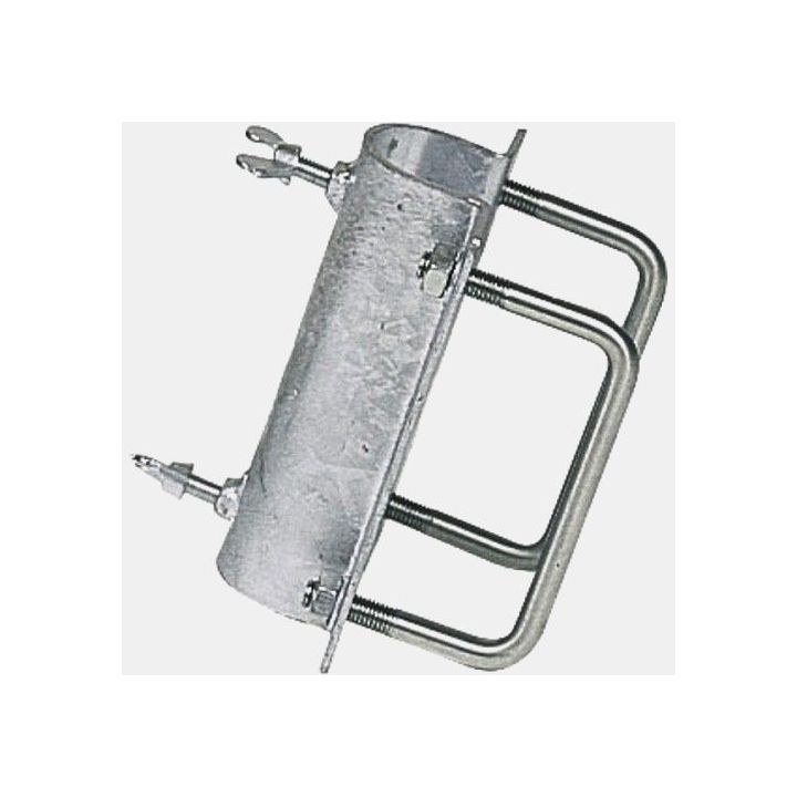 Mounting plate for satellite antenna mast on boom