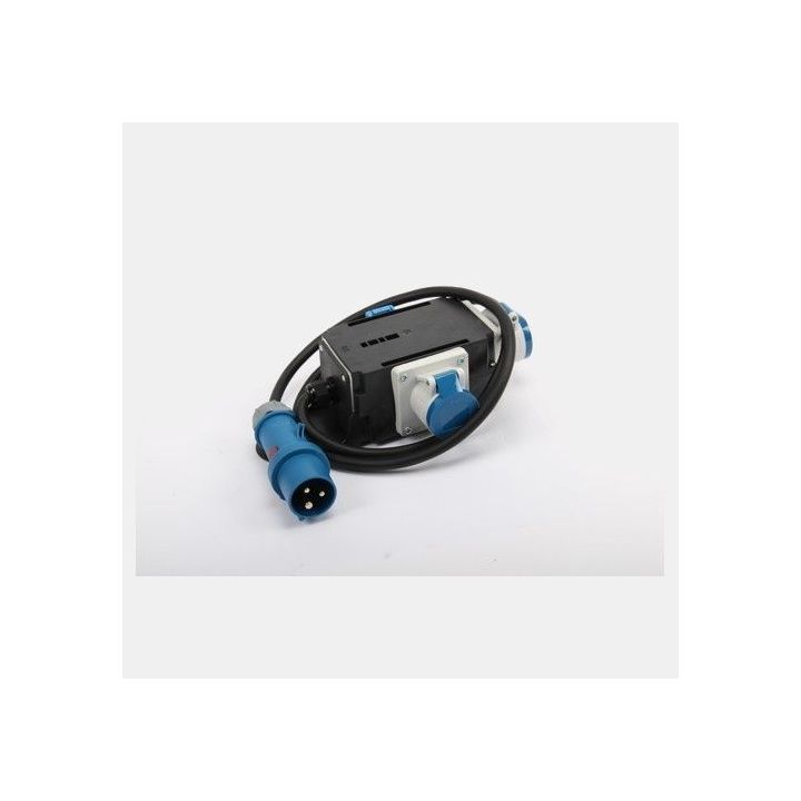 SCHUKO/CEE17 230V drievoudige contactdoos met 1,5m kabel en controlelampje