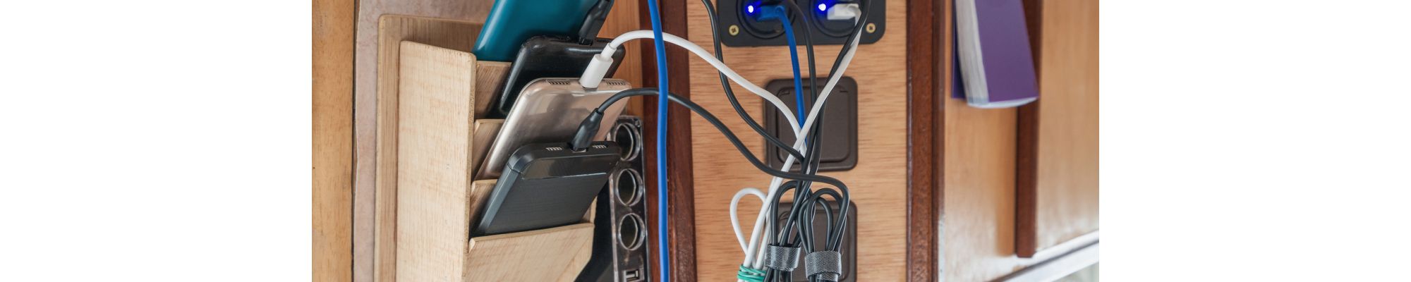Adaptateurs, rallonges & multiprises