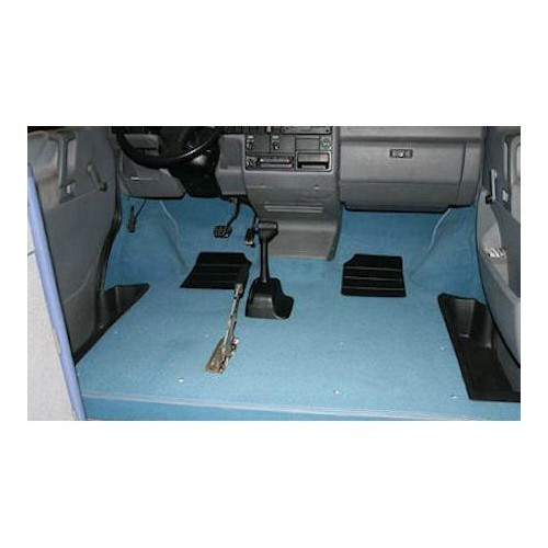     
                
                
    Moquette de cabine avant sans passage vers l'arrière pour VOLKSWAGEN Transporter T4 (1990-2003) - Noire - KB28141
